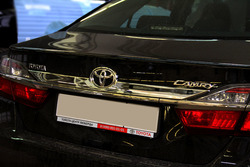 Хромированная накладка на крышку багажника Camry 2014-