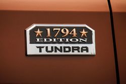 Tundra 1794 Edition эмблема на кузов