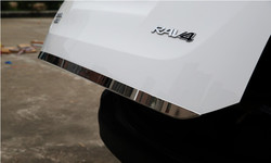Накладка на нижнюю кромку багажника для RAV4 2013